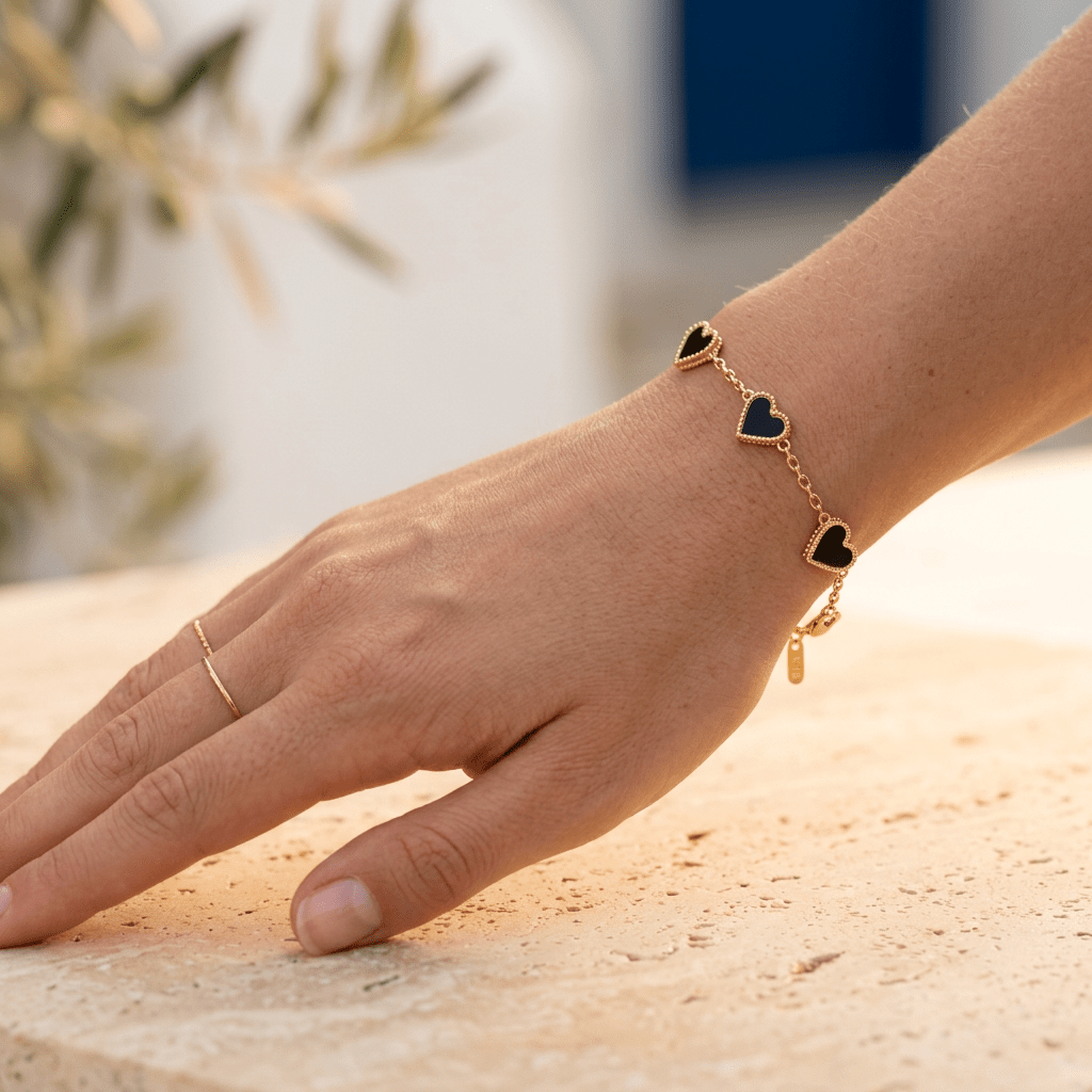 5 Heart Motif Bracelet in Green - Ellavore