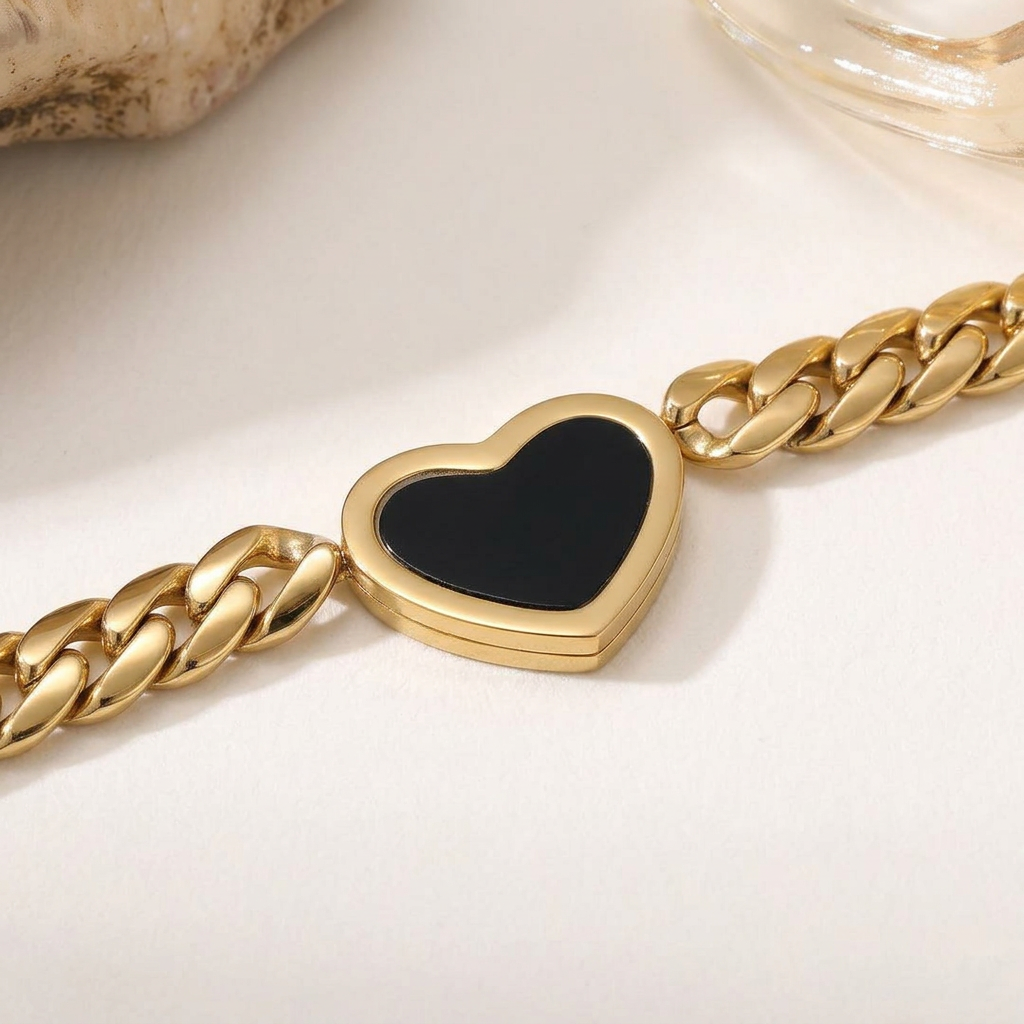 Ellavore Necklace in Black Pearl