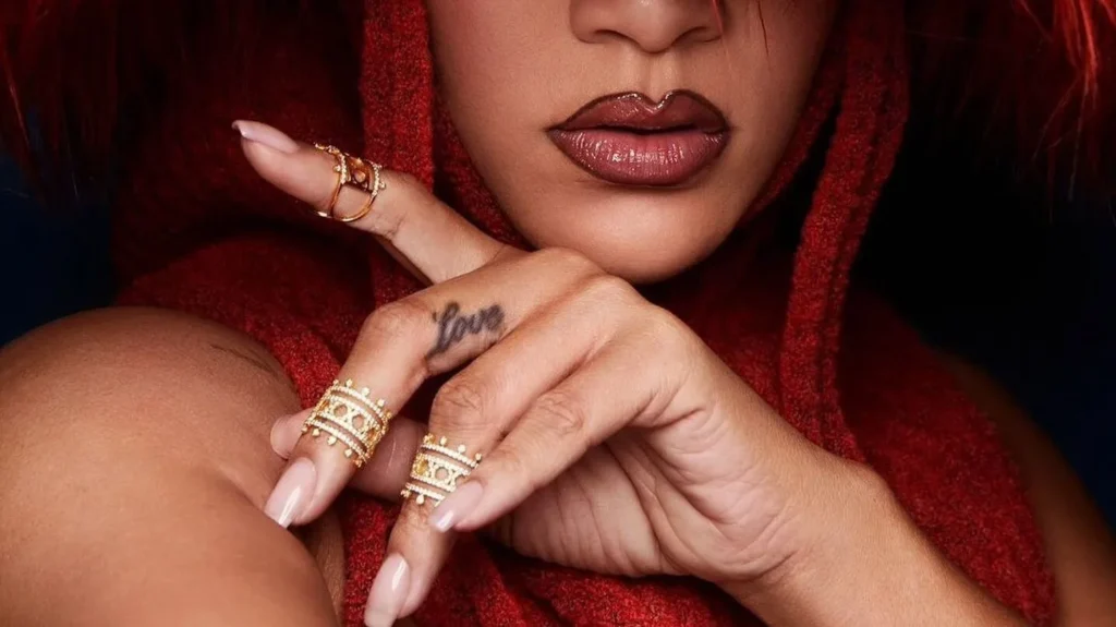 Rihanna’s Bold Rings