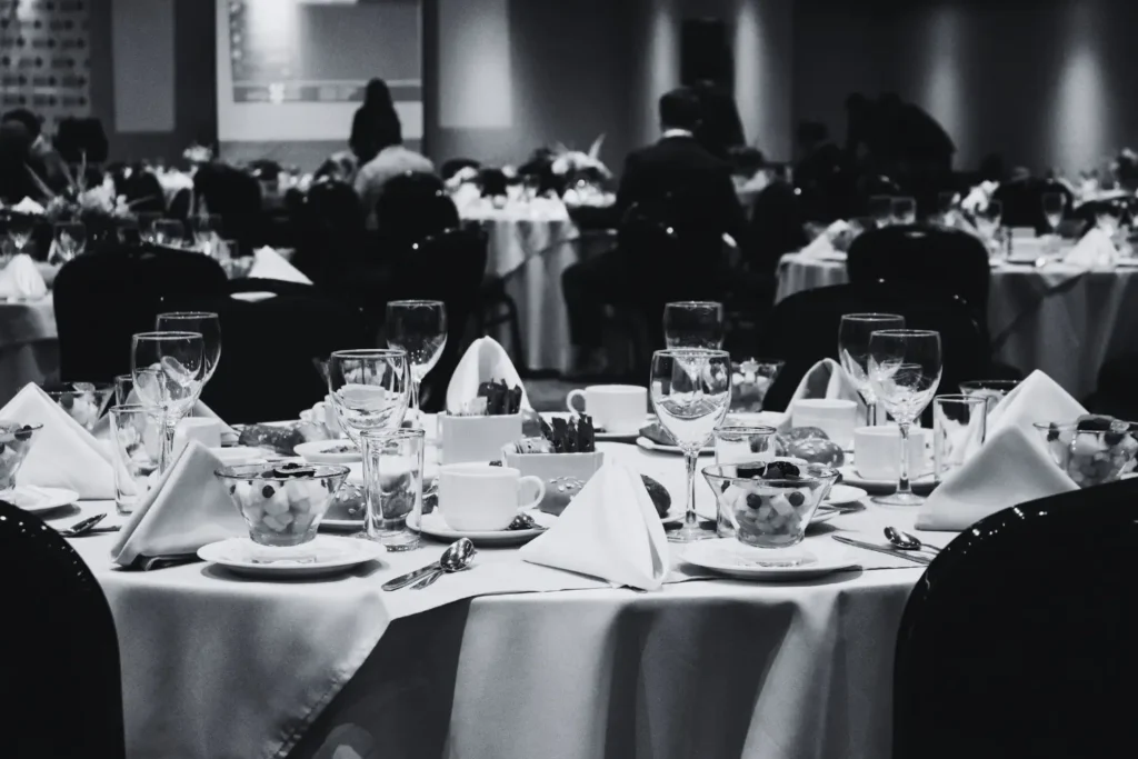 Graceful Dining Manners 